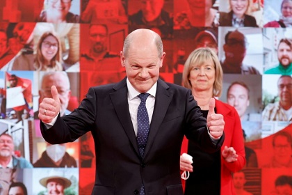 FILE PHOTO: German Social Democratic Party (SPD) candidate for chancellor Olaf Scholz cheers on stage during a party meeting in Berlin, Germany, May 9, 2021. REUTERS/Axel Schmidt/Pool/File Photo